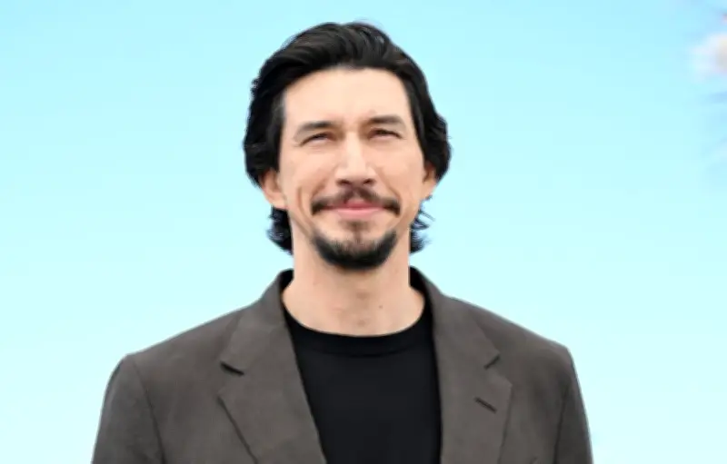 Adam Driver répond en six mots aux accusations de Lena Dunham