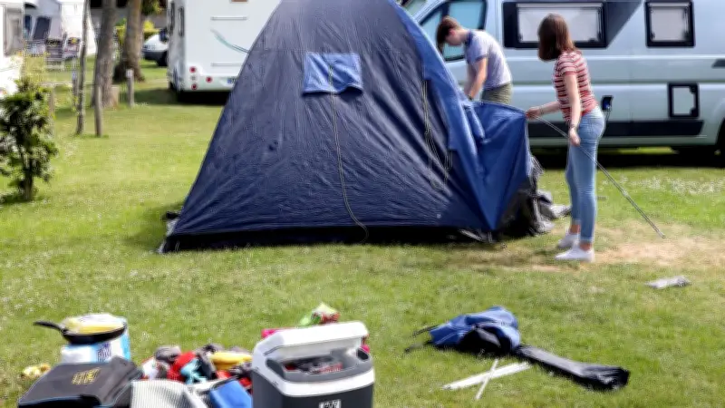 Ados en solo : la galère des premières vacances au camping