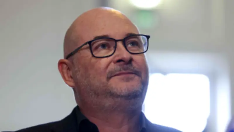 Affaire Cauet : témoignage inédit d'une chanteuse qui accuse l'animateur de viol