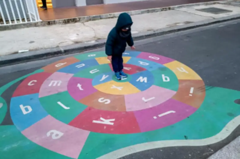 Agressions sexuelles périscolaires à Paris : la mère témoigne de sa colère