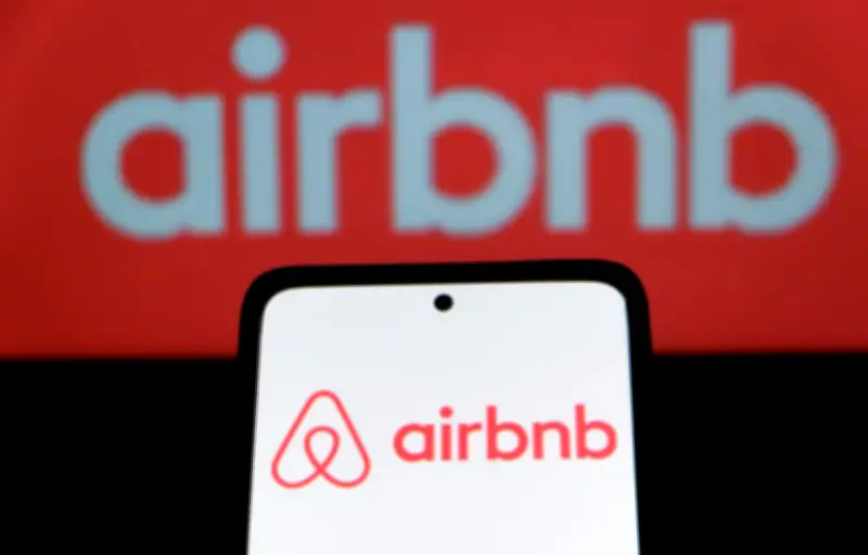 Airbnb se diversifie : hôtels, courses, voitures et IA dans l'appli