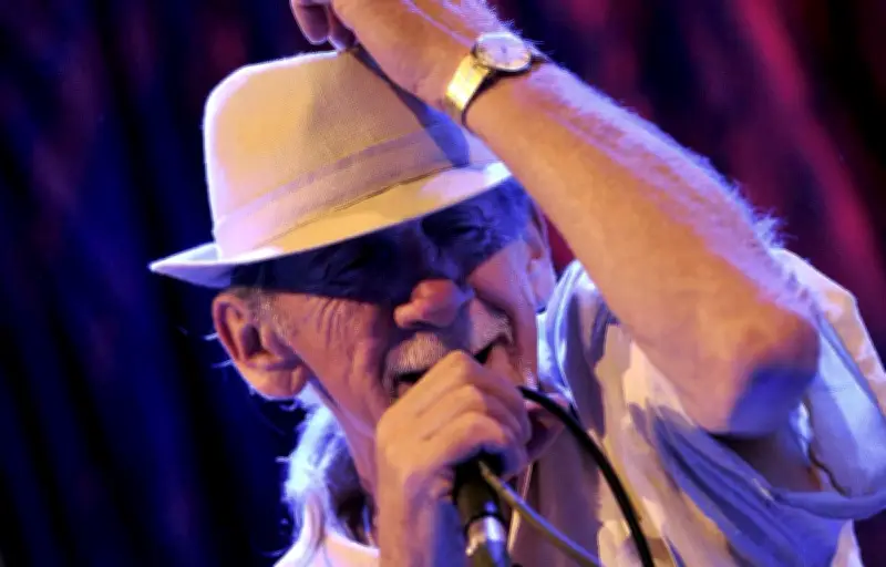Alex Ligertwood, chanteur emblématique de Santana, décède à 79 ans