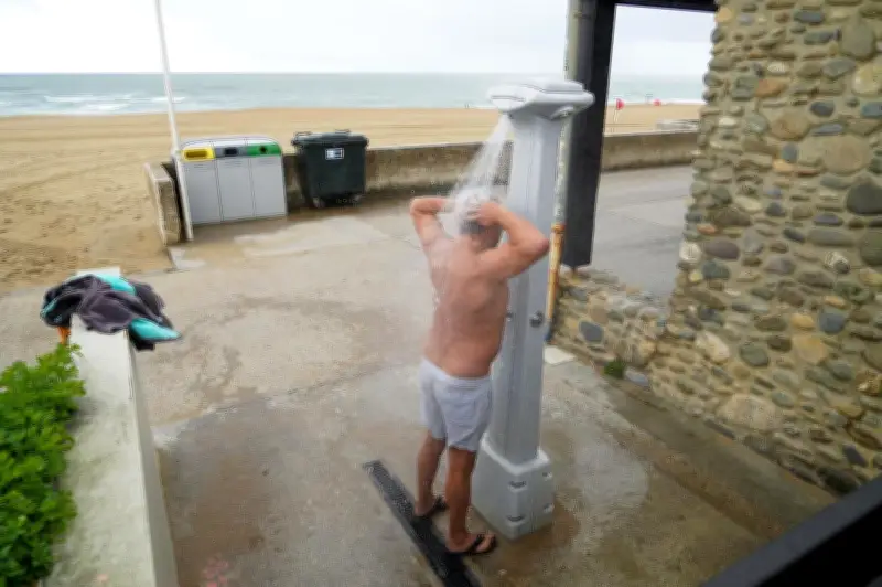 Anglet rouvre ses douches de plage après des années de fermeture