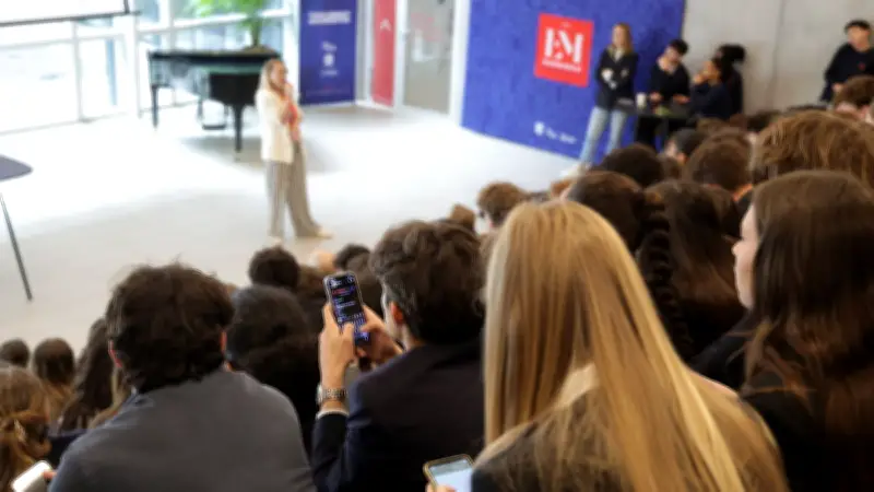 Après l'EM Normandie, Margot décroche un emploi grâce à sa stratégie LinkedIn