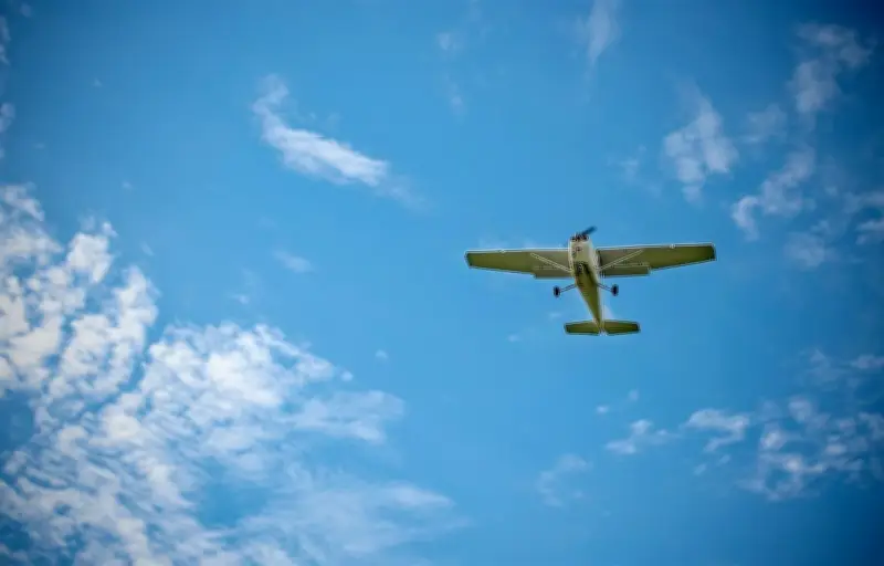 Arizona : un avion frôle une voiture en atterrissant d'urgence sur une autoroute