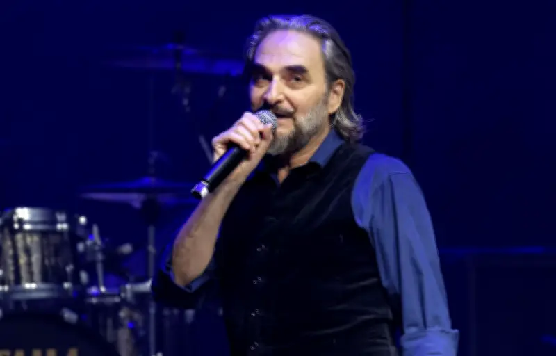 Arnaque aux sentiments : une femme perd 90 000 euros avec un faux Stephan Eicher