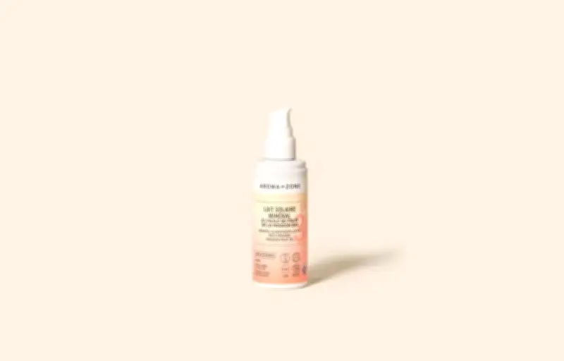 Aroma-Zone lance un lait solaire minéral SPF 30 pour peaux sensibles