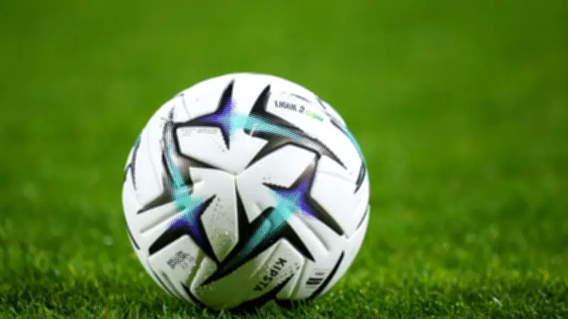 Arrêt cardiaque d'un footballeur amateur : réanimé par ses coéquipiers en Bretagne