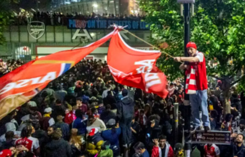 Arsenal champion d'Angleterre : la folle nuit des fans à l'Emirates