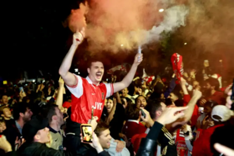 Arsenal sacré champion d'Angleterre 22 ans après, avant la finale de Ligue des champions contre le PSG