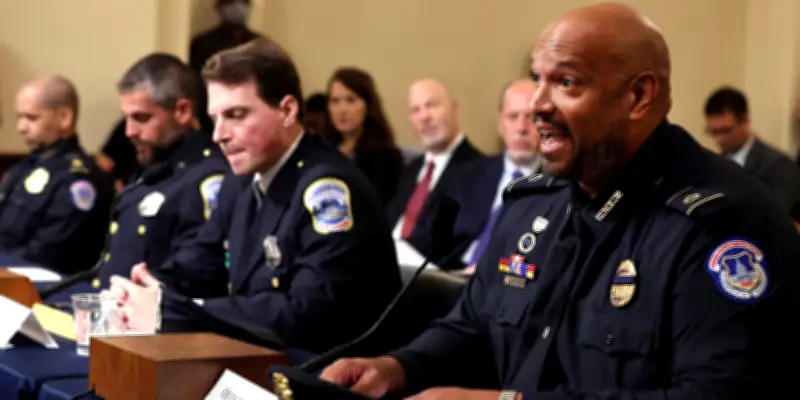 Assaut du Capitole : deux policiers portent plainte contre Trump