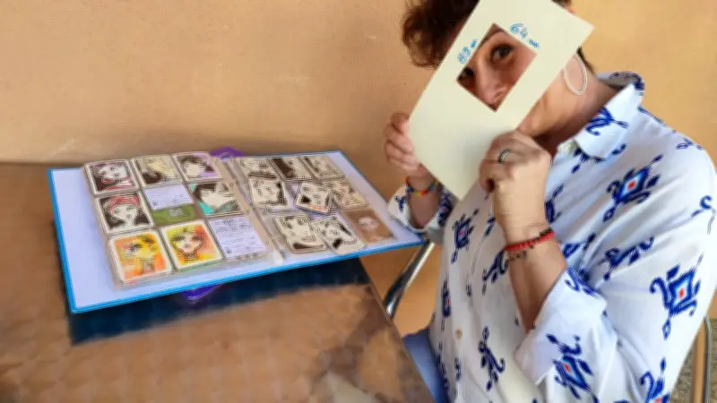 Atelier créatif de cartes ATC à la médiathèque de Salindres