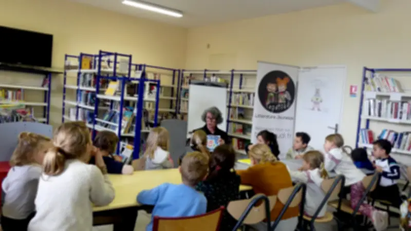 Atelier dessin avec Nathalie Choux à la bibliothèque de Jonquières