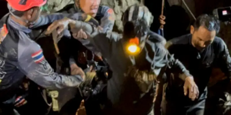Au Laos, un des sept hommes coincés dans une grotte inondée a pu sortir