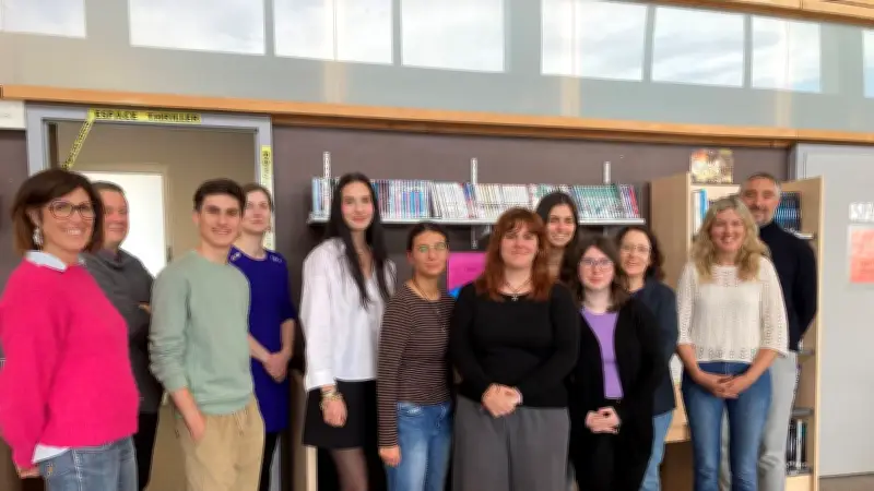 Au lycée Jean-Vilar, une vingtaine d'élèves célèbrent la poésie
