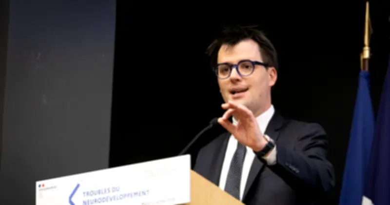 Autisme : le gouvernement défend ses avancées face au rapport parlementaire