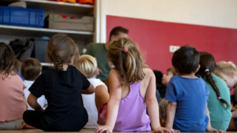 Autisme : un enfant de 9 ans exclu du centre de loisirs après avoir déclenché l'alarme incendie