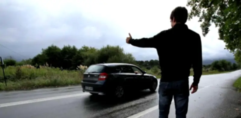 Auto-stoppeur armé d'un pistolet à billes condamné à vingt mois de prison