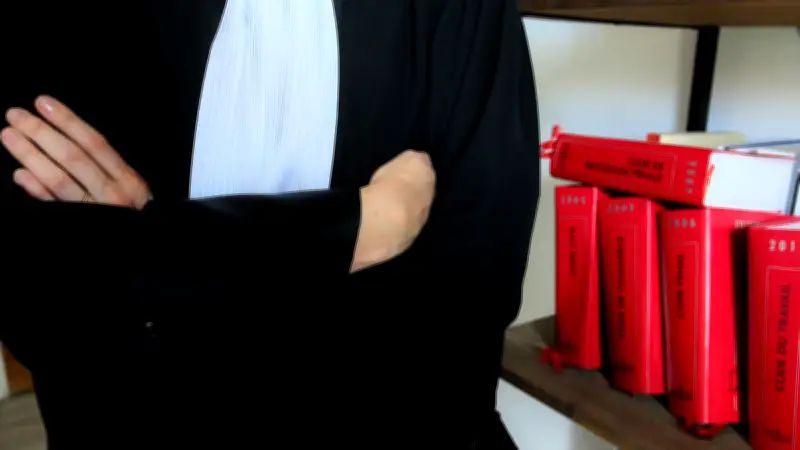 Avocate voilée porte plainte après accusations d'islamisation