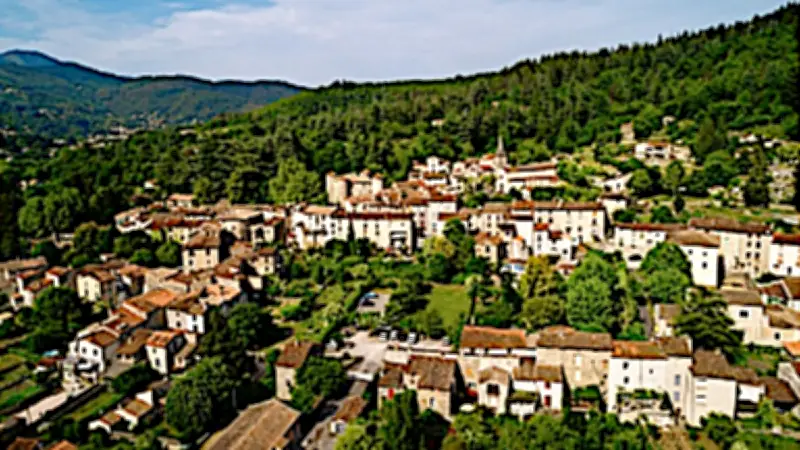 Avèze : vide-greniers, marché gourmand et visite historique le 25 mai