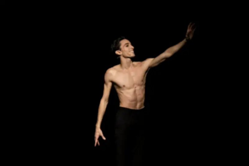 Axel Alvarez à La Fabrique : un danseur pas si classique