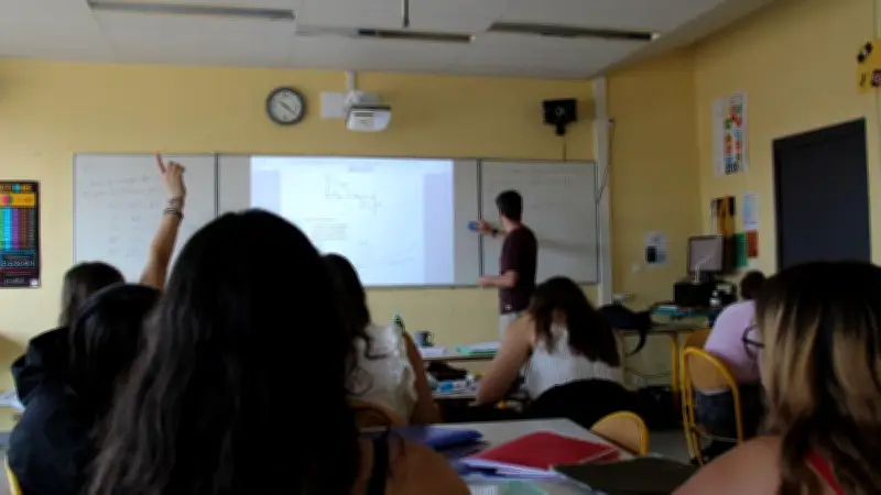 Bac 2025 : nouvelle épreuve de maths obligatoire en première sans calculatrice