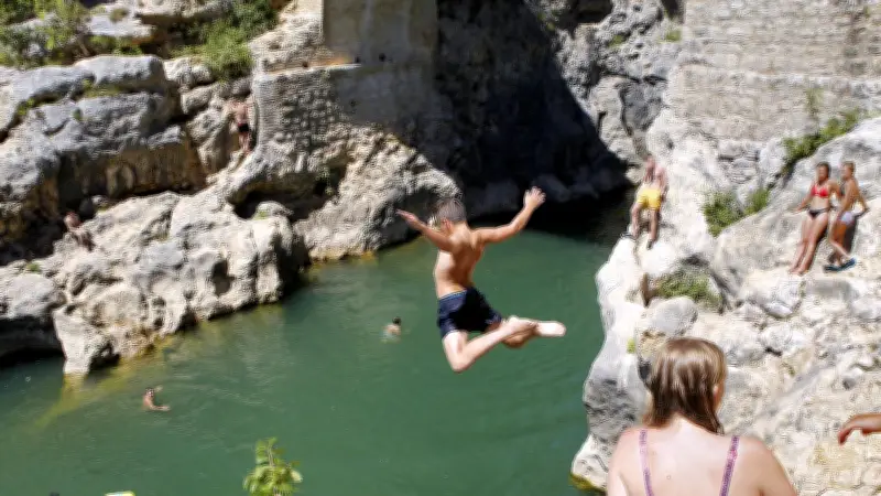 Baignades en rivière : VNF alerte sur des risques "mortels"