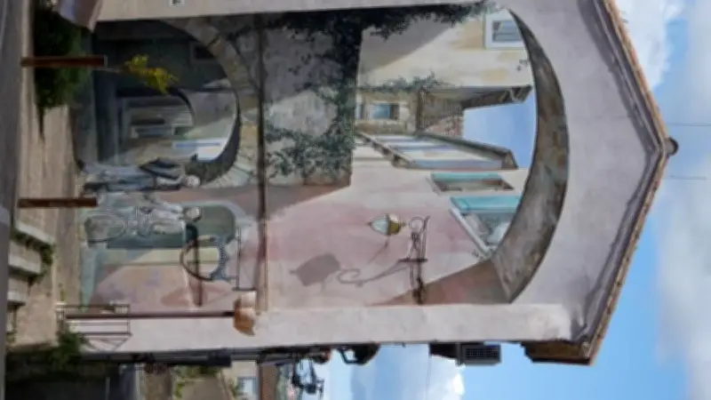 Balade artistique à Thézan-lès-Béziers : les trompe-l’œil d’Olivier Costa
