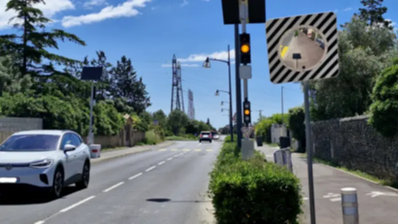 Balaruc : des feux intelligents remplacent les chicanes route de la Rèche