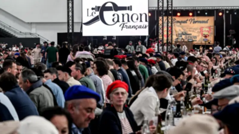 Banquet du Canon Français à Caen : polémique sur des injures racistes et homophobes