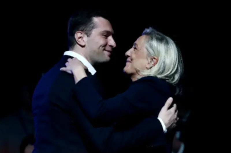 Bardella et Le Pen justifient leurs futurs revirements en 2027