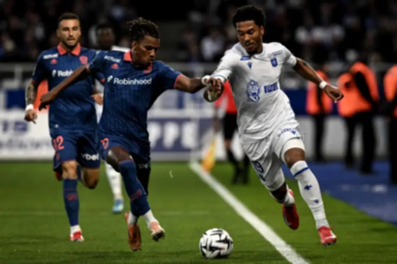 Battu à Auxerre, l'OGC Nice chute à la 16e place et devient barragiste