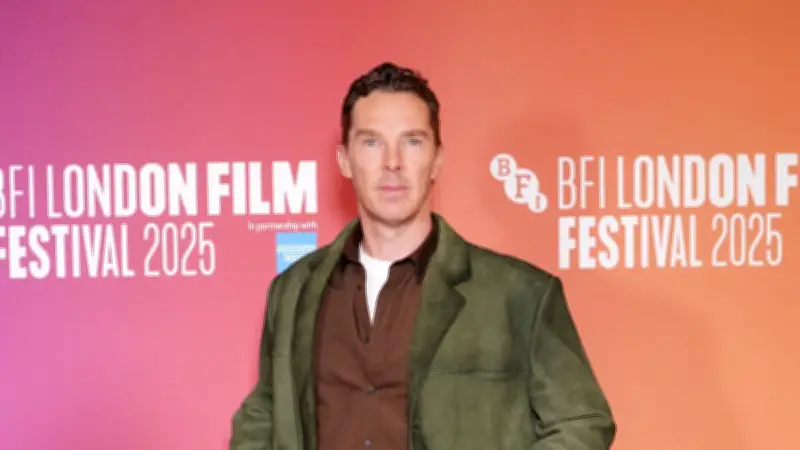 Benedict Cumberbatch pris à partie par un cycliste à Londres