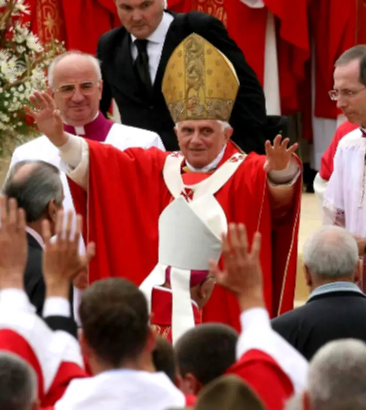 Benoît XVI à Lourdes en 2008 : les souvenirs de deux prêtres béarnais