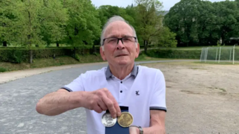 Bernard Dupuy, 77 ans, reçoit la médaille d'or de la FFA pour 30 ans de bénévolat