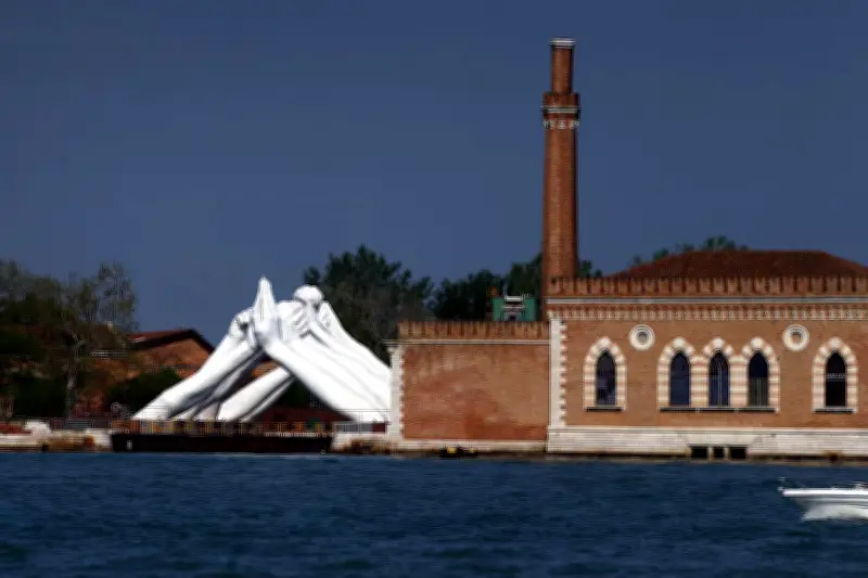 Biennale de Venise : le chaos géopolitique perturbe la 61e édition
