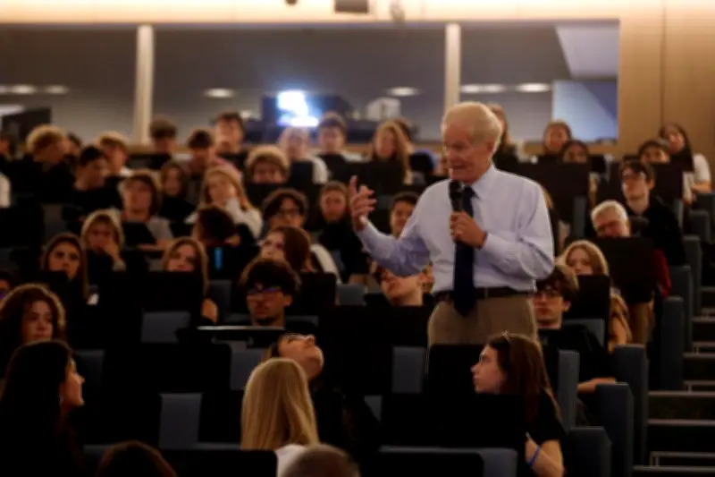 Bill Nelson face aux élèves de Monaco : une leçon d'espace et de citoyenneté
