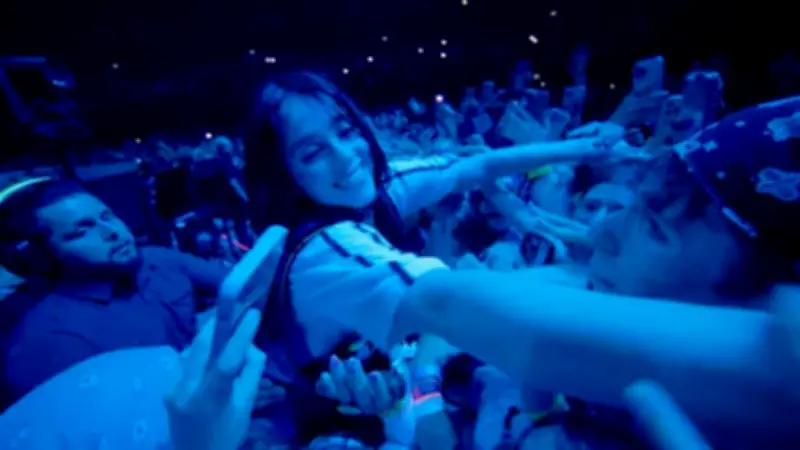 Billie Eilish en concert 3D : Cameron de solo en mégalo