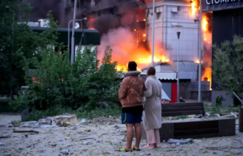 Bombardements intenses sur Kiev : au moins un mort, une école touchée