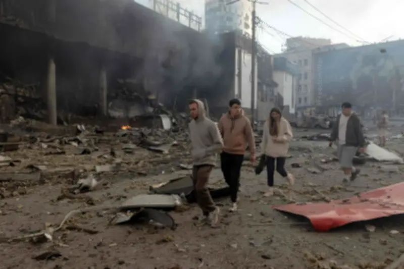 Bombardements russes massifs sur Kiev: au moins un mort et 21 blessés