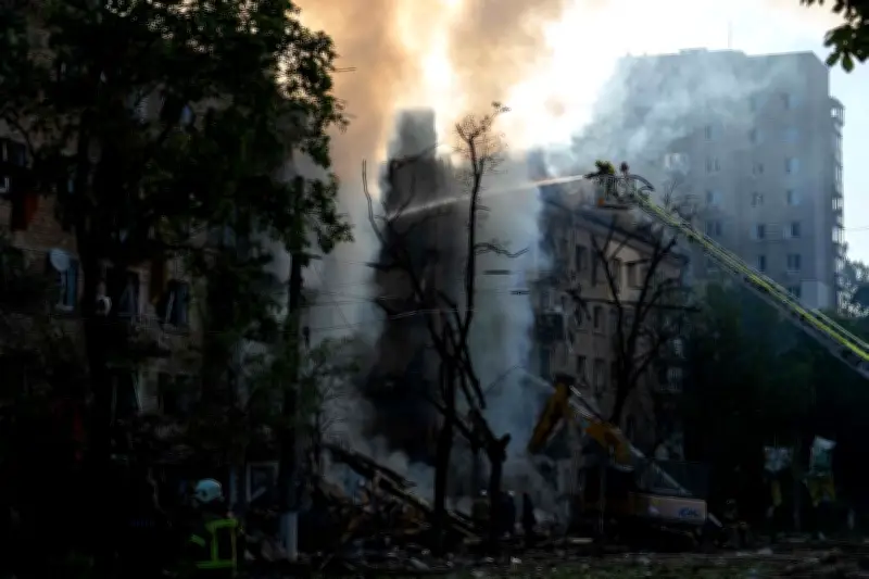 Bombardements russes massifs sur Kyiv : au moins quatre morts