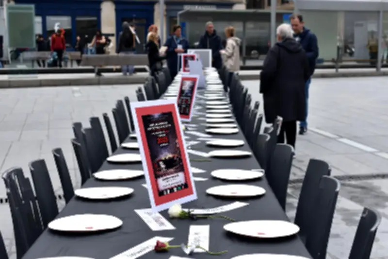 Bordeaux : 64 chaises vides pour les victimes de la route en Gironde