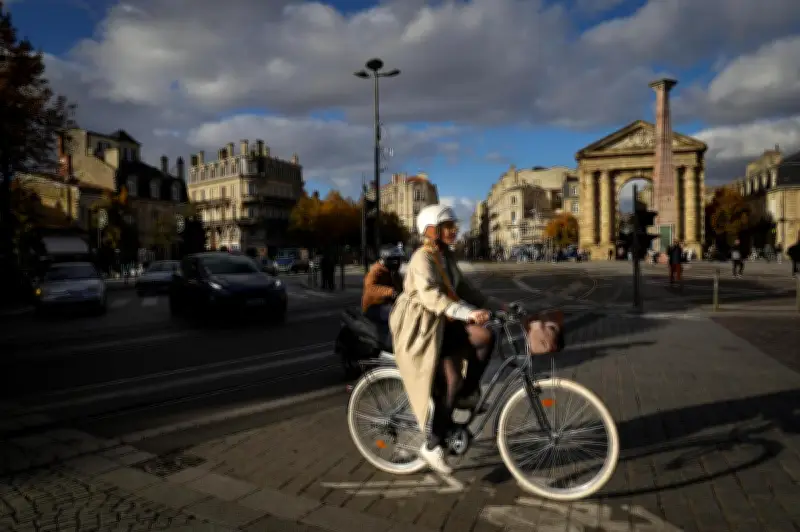 Bordeaux Métropole enquête sur les carrefours accidentogènes pour cyclistes