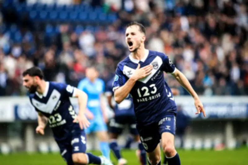 Bordeaux renverse Bayonne et revient à un point du leader en National 2