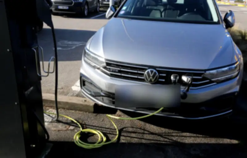 Bornes de recharge : Que Choisir dénonce une jungle tarifaire