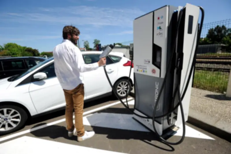 Bornes électriques : Que Choisir dénonce des tarifs opaques et des disparités