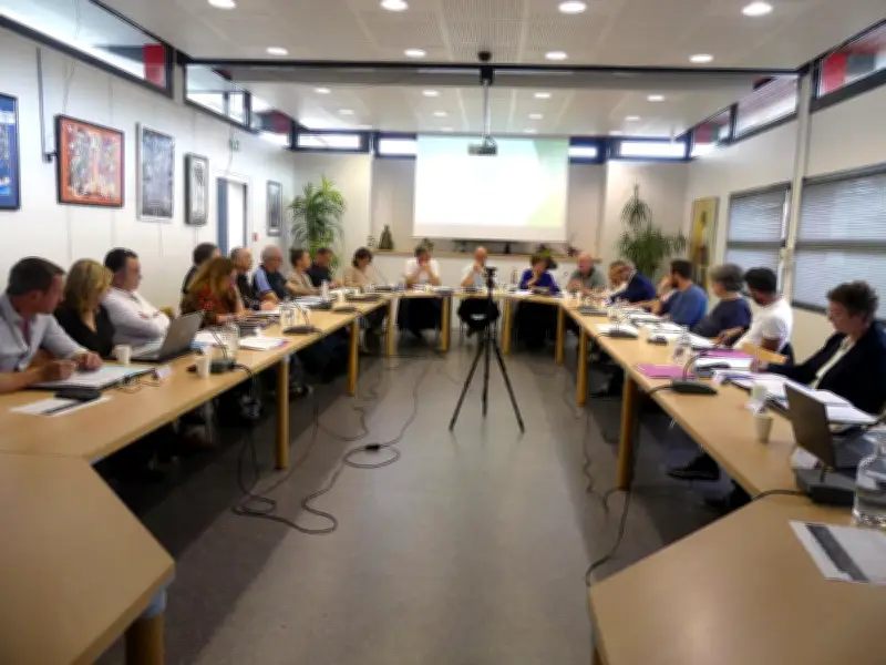 Boucau : budget 2026 fragile, taux d'imposition maintenus