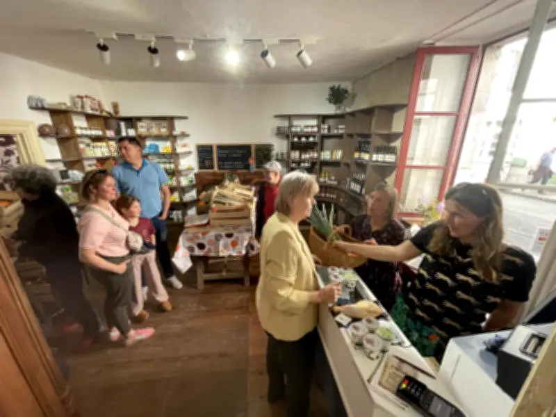 À Bourdeilles, une épicerie participative et locale gérée par des bénévoles
