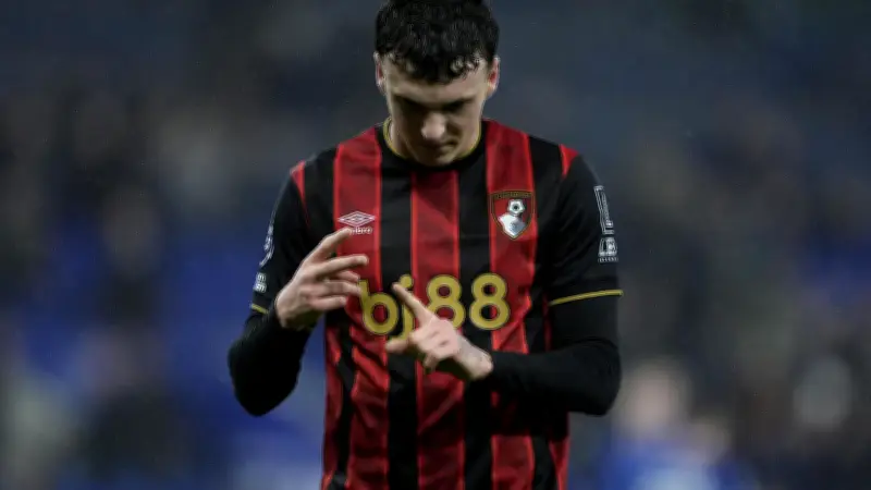 Bournemouth suspend Alex Jimenez après des messages à une mineure de 15 ans