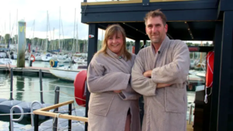 À Brest, le premier sauna flottant français séduit déjà